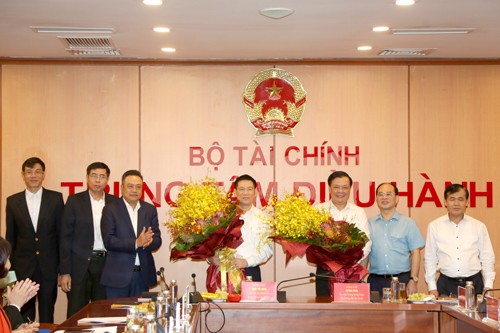 Chùm ảnh: Lễ bàn giao nhiệm vụ Bộ trưởng Bộ Tài chính Chùm ảnh: Lễ bàn giao nhiệm vụ Bộ trưởng Bộ Tài chính