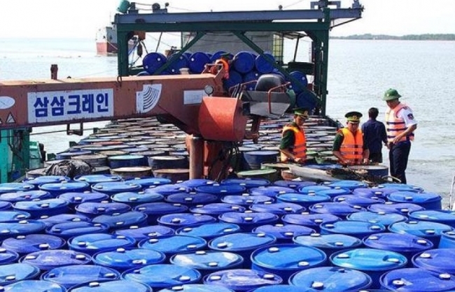 Quyết liệt đấu tranh chống buôn lậu xăng dầu