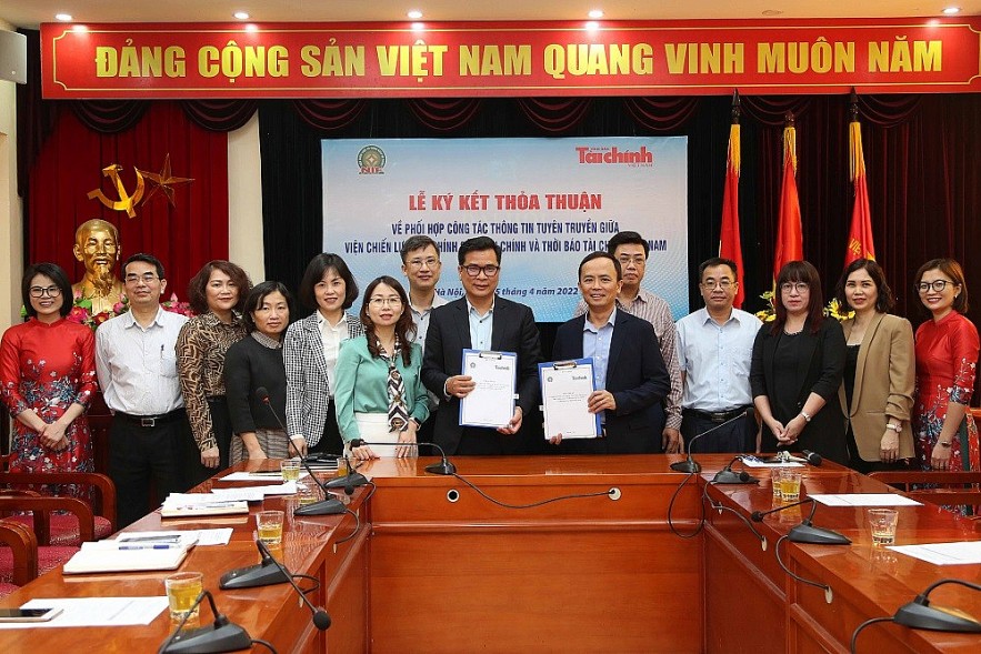 Viện Chiến lược và Chính sách Tài chính ký kết hợp tác với Thời báo Tài chính Việt Nam