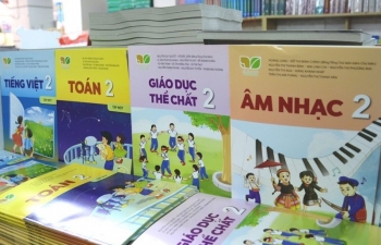 Muốn đưa sách giáo khoa vào mặt hàng định giá thì phải sửa luật