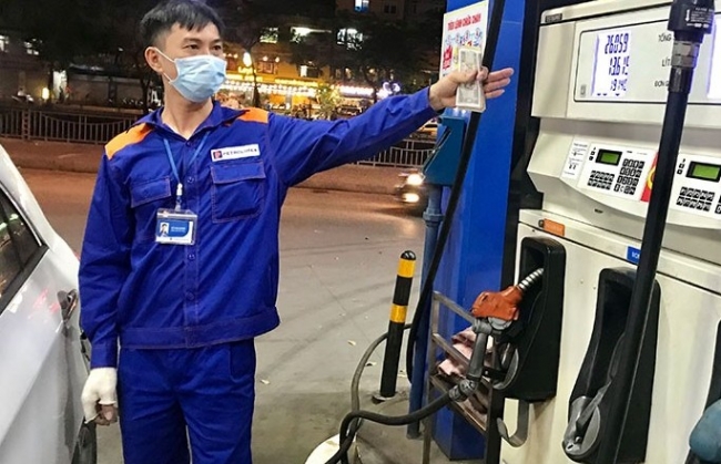 Bộ Tài chính đề xuất giảm thuế xăng động cơ không pha chì xuống còn 12%