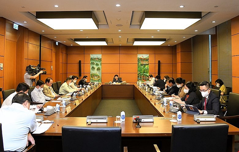 Các đại biểu Quốc hội trong phiên họp tổ sáng 21/10.