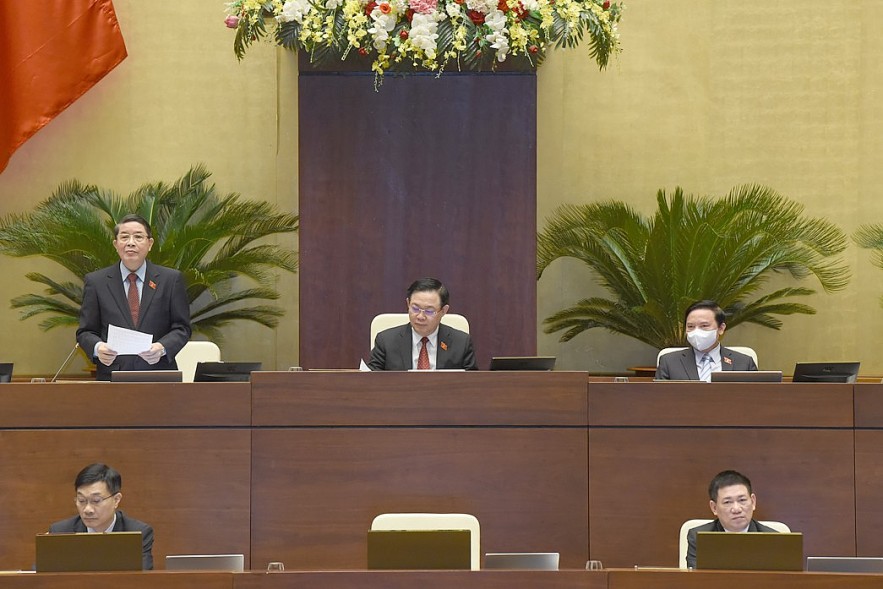 Phó Chủ tịch Quốc hội Nguyễn Đức Hải điều hành phiên thảo luận Luật Kinh doanh bảo hiểm (sửa đổi). Ảnh: QH.