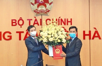 Trao quyết định bổ nhiệm Viện trưởng Viện Chiến lược và Chính sách tài chính
