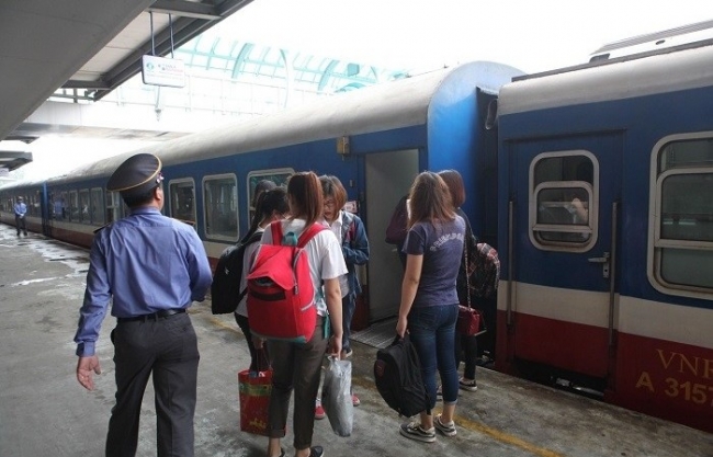 Mở bán vé Tết tàu địa phương trên tuyến Hà Nội - Vinh
