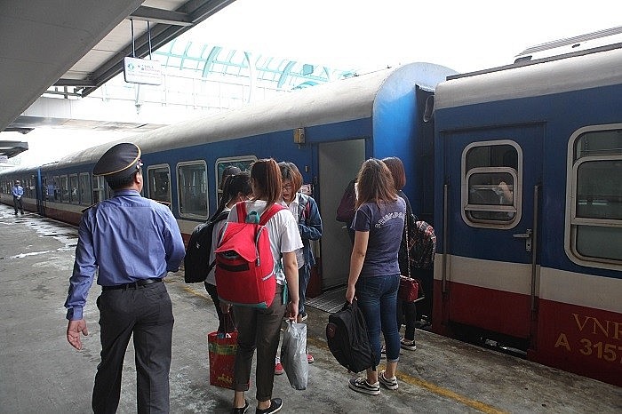 Mở bán vé Tết tàu địa phương trên tuyến Hà Nội - Vinh