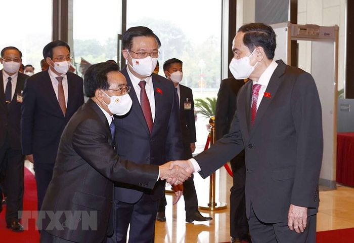 Chùm ảnh: Chủ tịch Quốc hội Vương Đình Huệ hội kiến Thủ tướng Lào