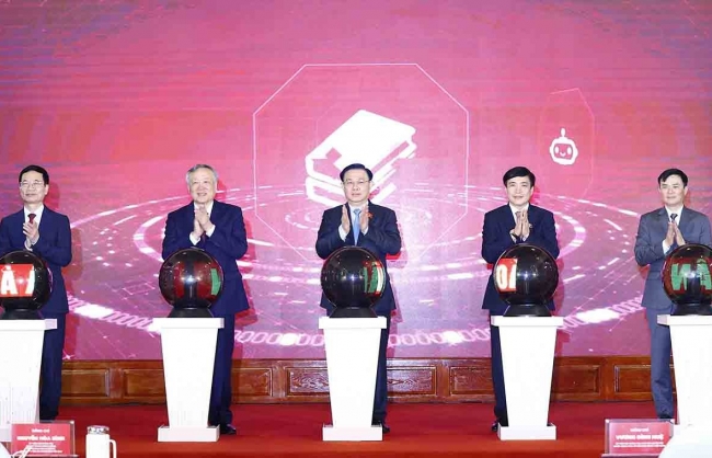 Chủ tịch Quốc hội dự lễ khởi động 4 ứng dụng CNTT trong lĩnh vực tòa án