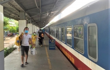 Vé tàu Tết còn nhiều, hành khách có thể dễ dàng mua qua mạng
