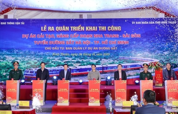 Thủ tướng: Vừa cải tạo, nâng cấp đường sắt Hà Nội - TP. HCM, vừa nghiên cứu, chuẩn bị đầu tư đường sắt tốc độ cao Bắc - Nam