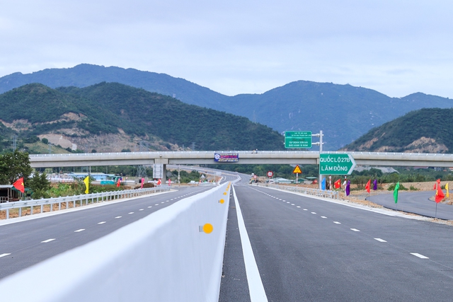 Thủ tướng biểu dương cao tốc Nha Trang – Cam Lâm vượt tiến độ 3 tháng - Ảnh 6.