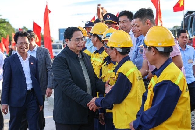 Thủ tướng: Vừa cải tạo, nâng cấp đường sắt Hà Nội – TPHCM, vừa nghiên cứu, chuẩn bị đầu tư đường sắt tốc độ cao Bắc - Nam - Ảnh 3.