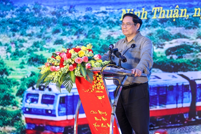 Thủ tướng: Vừa cải tạo, nâng cấp đường sắt Hà Nội – TPHCM, vừa nghiên cứu, chuẩn bị đầu tư đường sắt tốc độ cao Bắc - Nam - Ảnh 2.