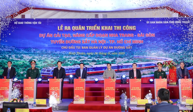 Thủ tướng: Vừa cải tạo, nâng cấp đường sắt Hà Nội – TPHCM, vừa nghiên cứu, chuẩn bị đầu tư đường sắt tốc độ cao Bắc - Nam - Ảnh 1.
