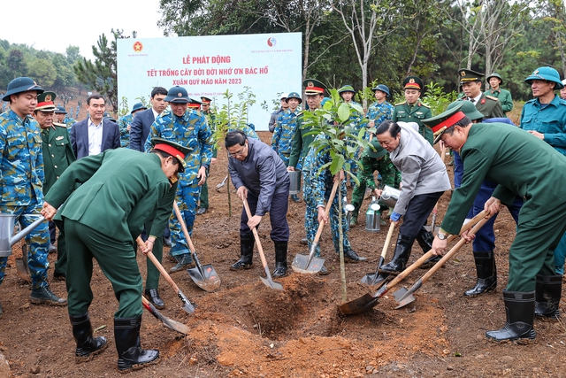 Thủ tướng dâng hương tưởng nhớ Chủ tịch Hồ Chí Minh và phát động Tết trồng cây Xuân Quý Mão - Ảnh 5.