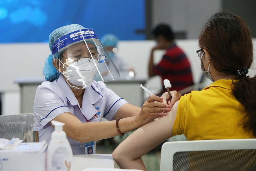 Cả nước có 41.980 ca nhiễm mới COVID-19, giảm 459 ca so với ngày 18/2