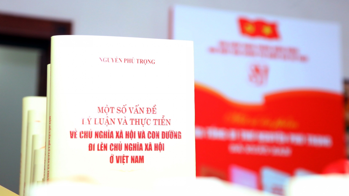 Cuốn sách “Một số vấn đề lý luận và thực tiễn về chủ nghĩa xã hội và con đường đi lên chủ nghĩa xã hội ở Việt Nam” của Tổng Bí thư Nguyễn Phú Trọng