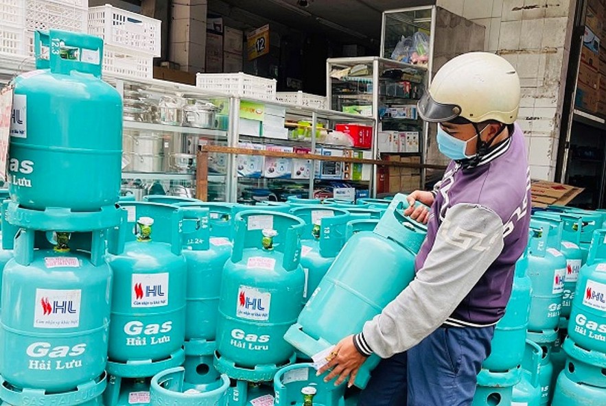 Giá gas bán lẻ trong nước tăng hơn 40.000 đồng đối với bình 12kg