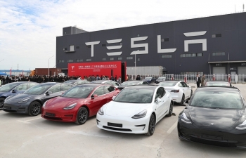 Tesla 'ăn nên làm ra' với lợi nhuận cao kỷ lục