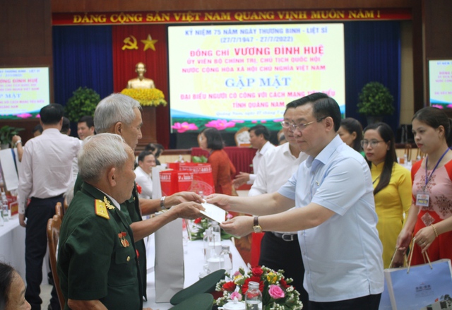 Chủ tịch Quốc hội gặp mặt tri ân người có công tiêu biểu tỉnh Quảng Nam - Ảnh 1.