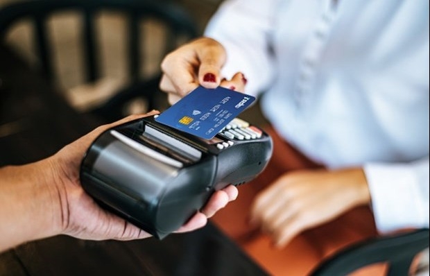 Anh ghi nhận mức tăng vay nợ thẻ tín dụng cao nhất trong 17 năm