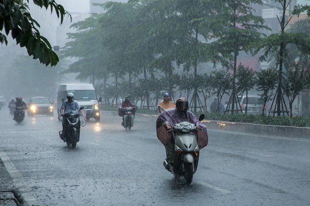 Khu vực Bắc Bộ ngày nắng gián đoạn, đề phòng mưa lớn cục bộ