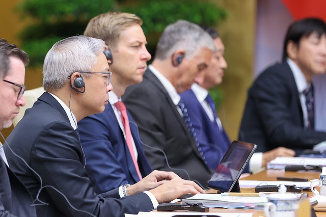 Thủ tướng: Việt Nam cam kết tạo lập môi trường kinh doanh tốt nhất - Ảnh 2.