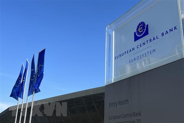 ECB lần thứ ba tăng lãi suất lên mức cao kỷ lục để chống lạm phát