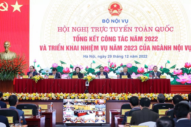 Thủ tướng yêu cầu xây dựng, hoàn thiện nhiều cơ chế, quy định mới về bộ máy và cán bộ - Ảnh 2.