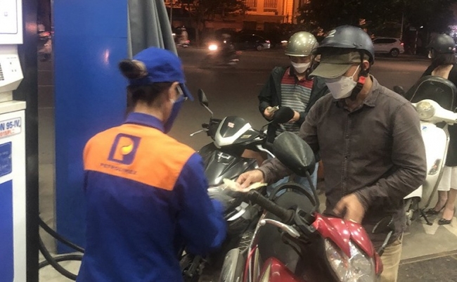Tăng cường kiểm soát, kịp thời phát hiện và xử lý hành vi găm hàng tạo khan hiếm nguồn cung xăng dầu