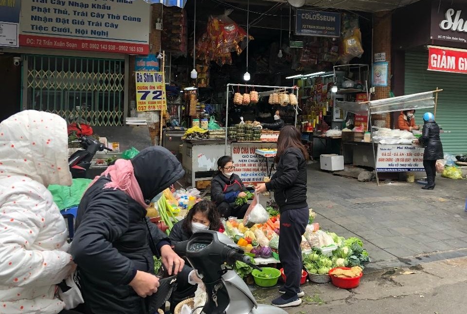 Mùng 3 Tết, thị trường hàng hóa nhộn nhịp hoạt động trở lại