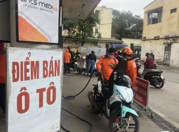 Giá xăng tăng gần 1.000 đồng/lít trước áp lực nguồn cung khan hiếm và giá thế giới