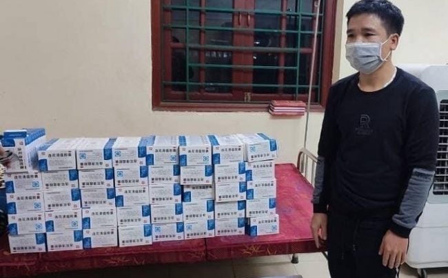 Lào Cai: Bắt giữ 400 hộp thuốc nghi dùng điều trị Covid-19, không rõ nguồn gốc