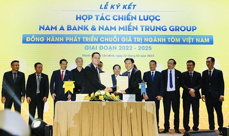 Nam A Bank ký kết hợp tác phát triển chuỗi giá trị ngành tôm Việt Nam