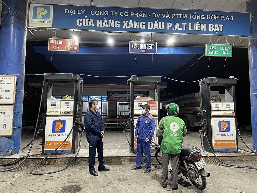 Giá xăng tăng gần 3.000 đồng, lên mức gần 30.000 đồng/lít