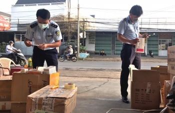 Vĩnh Long: Thu giữ hơn 2.000 bộ test Covid-19 vi phạm nhãn hàng hóa