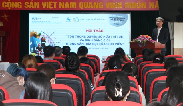 Tôn trọng quyền sở hữu trí tuệ, bình đẳng giới trong văn hóa đọc của sinh viên