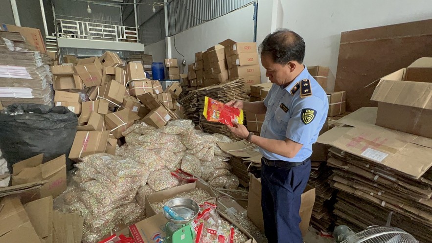 Hà Nội: Hàng tấn kẹo Trung Quốc bị 