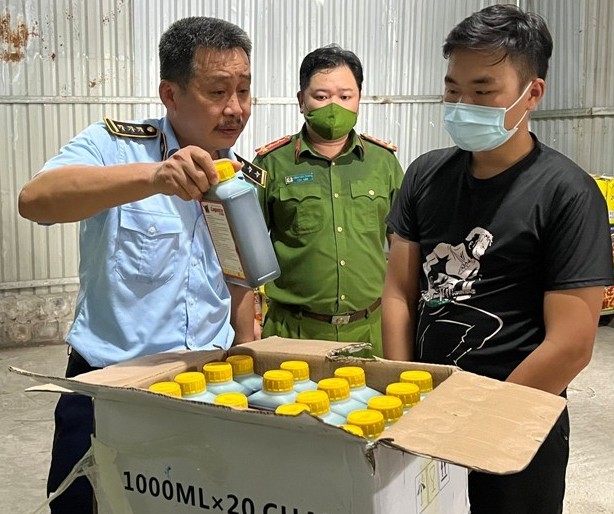 Hà Nội: "Đột kích" xoá sổ kho thuốc bảo vệ thực vật giả tại quận Hoàng Mai
