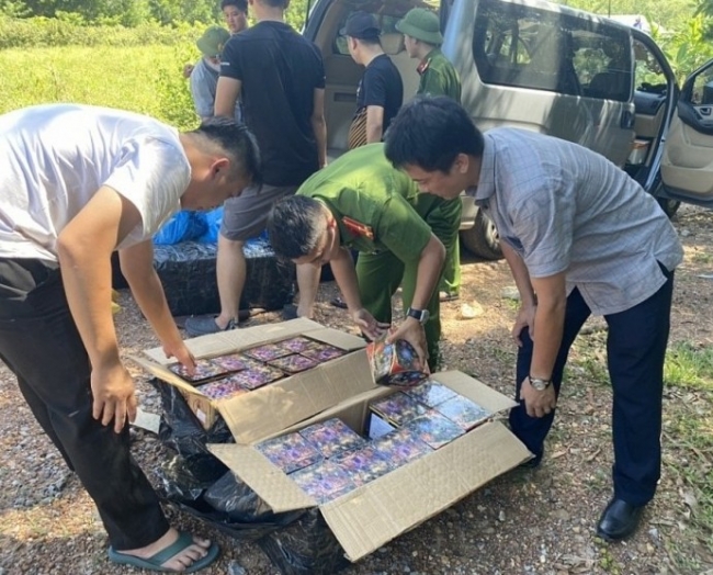 Quảng Bình: Hải quan phối hợp bắt giữ 550 kg pháo hoa nổ