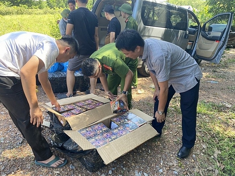 Quảng Bình: Hải quan phối hợp bắt giữ 550 kg pháo hoa nổ