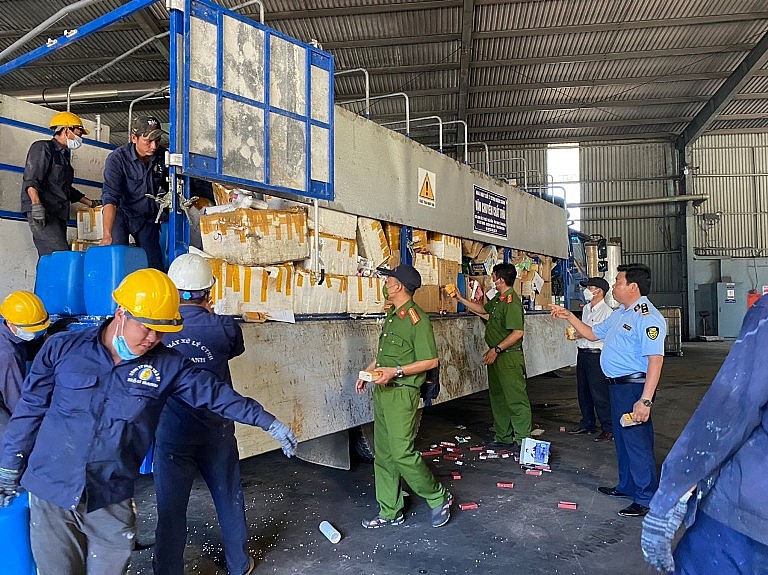 Phú Yên: Tiêu hủy lô hàng hóa vi phạm bị tịch thu trị giá gần 2,5 tỷ đồng