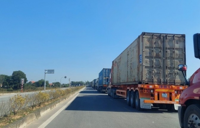 Quảng Ninh: Vẫn nan giải tình trạng ùn ứ hàng hóa tại cửa khẩu biên giới