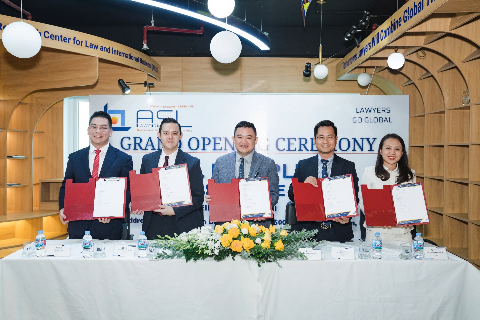 ASL LAW leaders present the appointment decision to the Head of the firm’s US Office.