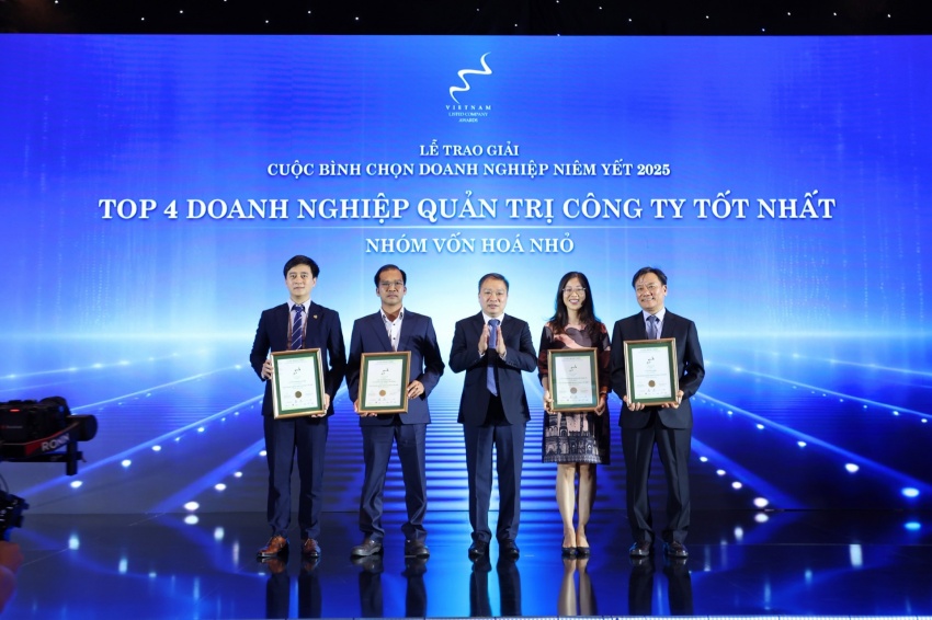 Listed companies honoured for information transparency Listed companies honoured for information transparency