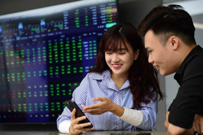bank stocks face cautious optimism as vn index eyes year end recovery