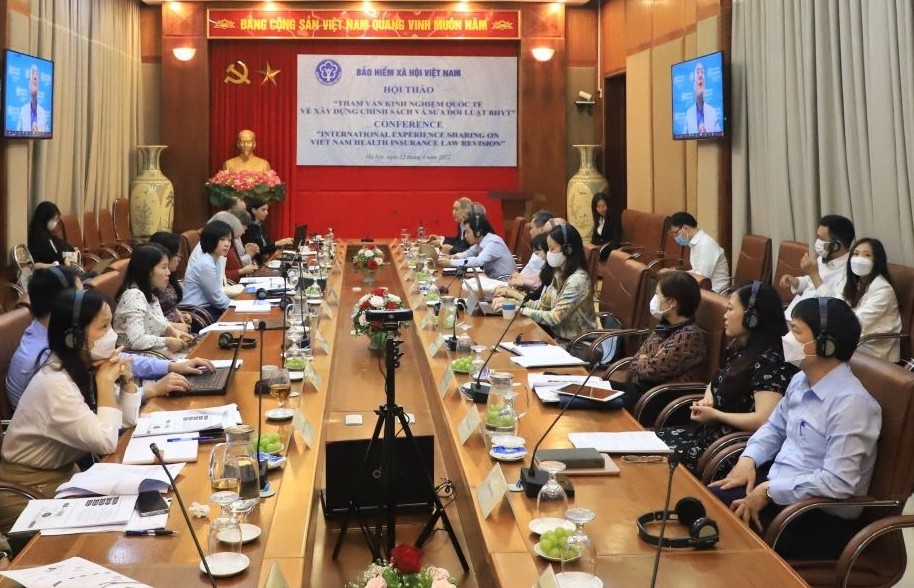 Việt Nam cần phấn đấu đạt 100% tỷ lệ bao phủ bảo hiểm y tế