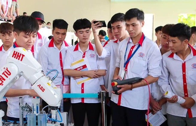 4.000 học sinh tốt nghiệp trung học cơ sở được đào tạo thí điểm nghề cao đẳng
