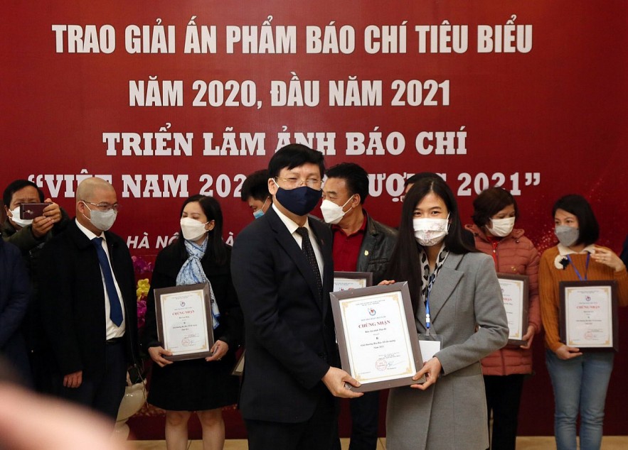Thời báo Tài chính Việt Nam đạt giải B “Bìa báo tết ấn tượng”