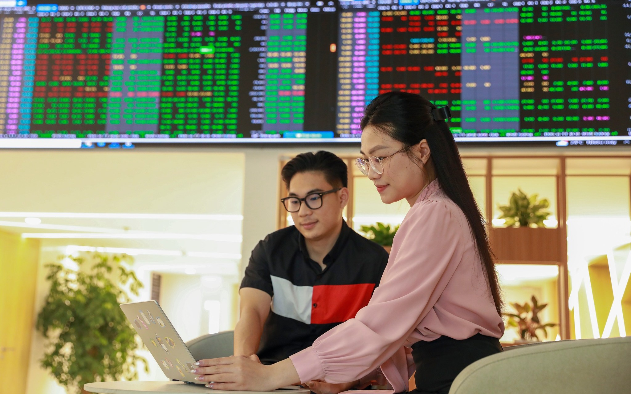 Báo chí góp phần xây dựng niềm tin, lan tỏa minh bạch và thúc đẩy sự phát triển bền vững thị trường chứng khoán
